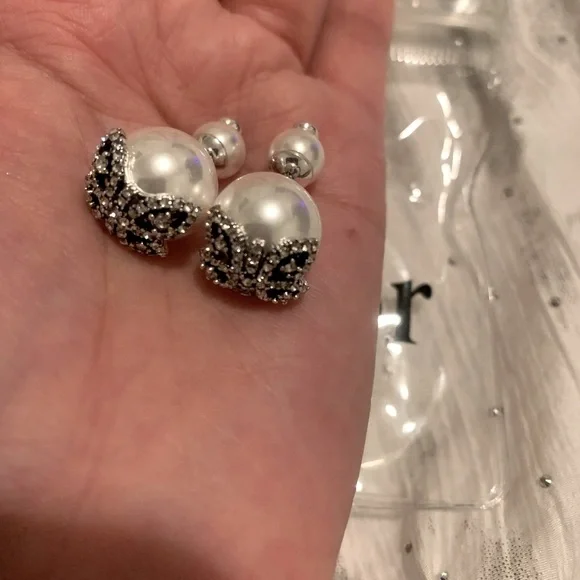Dior Elegant Silver and Pearl earrings - Picture 4 of 7